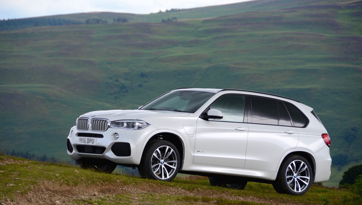 Recenzija BMW X5 40E - dugovječnost, prednosti i mane