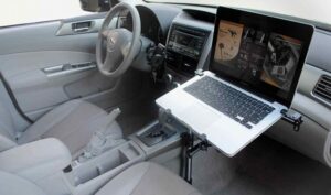 Kako napuniti laptop u automobilu? 5 brzih načina za punjenje !