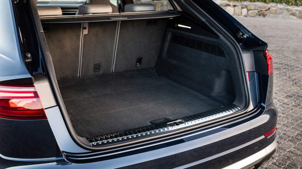 086 audi sq8 review boot space