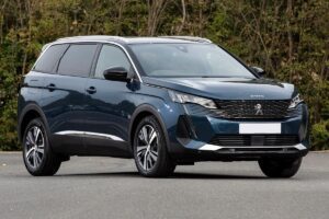 Recenzija Peugeot 5008 (2017 - 2024) - prednosti i mane