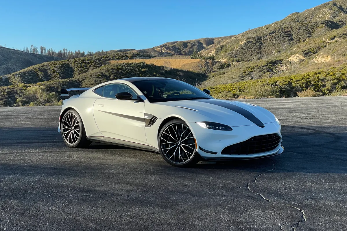 Recenzija Aston Martin Vantage (2018 - 2024) - prednosti i mane