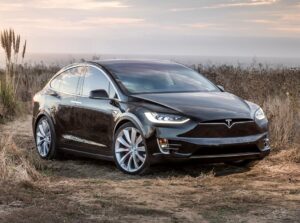 Recenzija Tesla Model X (2016 – 2024) – prednosti i mane