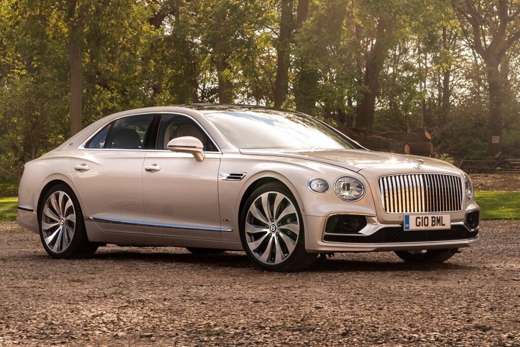 Recenzija Bentley Flying Spur (2019 2025)